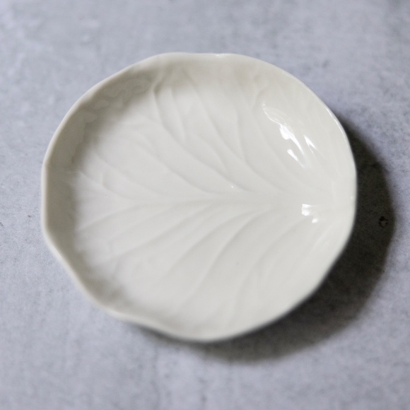 Dodie Thayer Tory Burch white leaf dipping plate butter pat trinket dish 3.75" - Picture 4 of 4